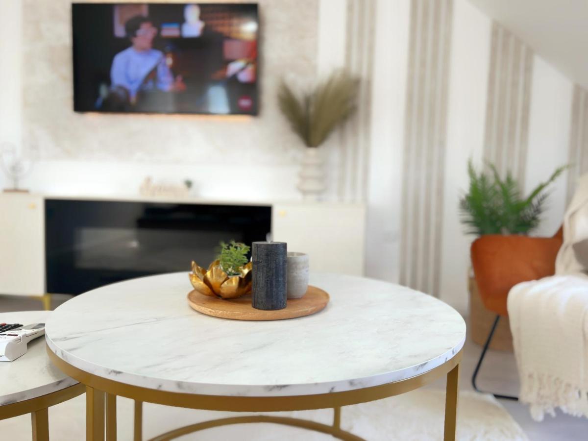 Studio Poienii - A Cozy Stay 5 Min Away From The Center Bistriţa Esterno foto